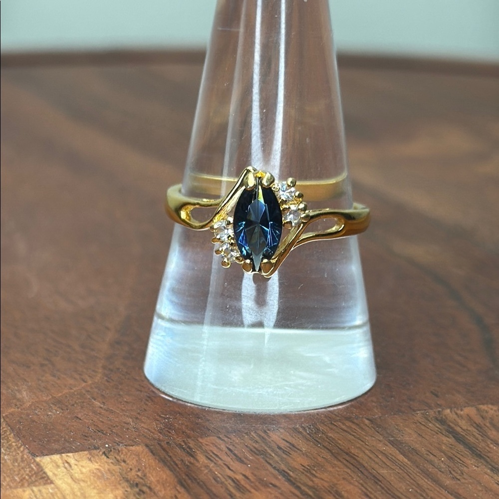 Vintage Gold & Blue Stone Ring - Picture 3 of 12